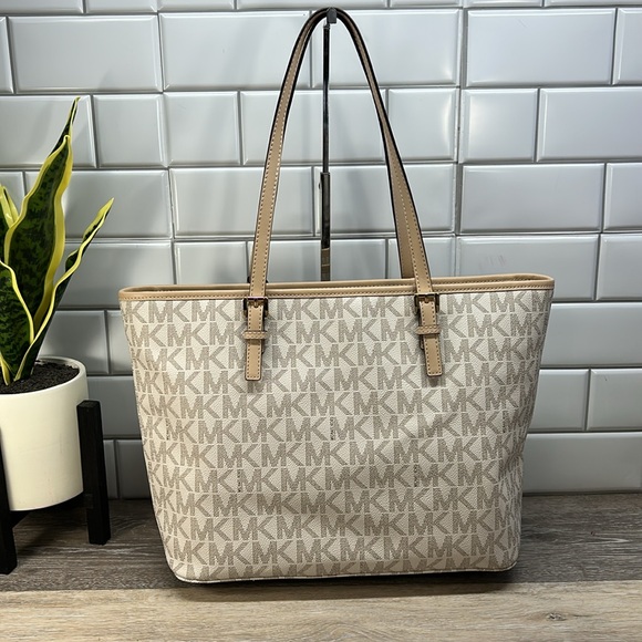 NWT Michael kors vanilla jet set tote - Picture 2 of 7